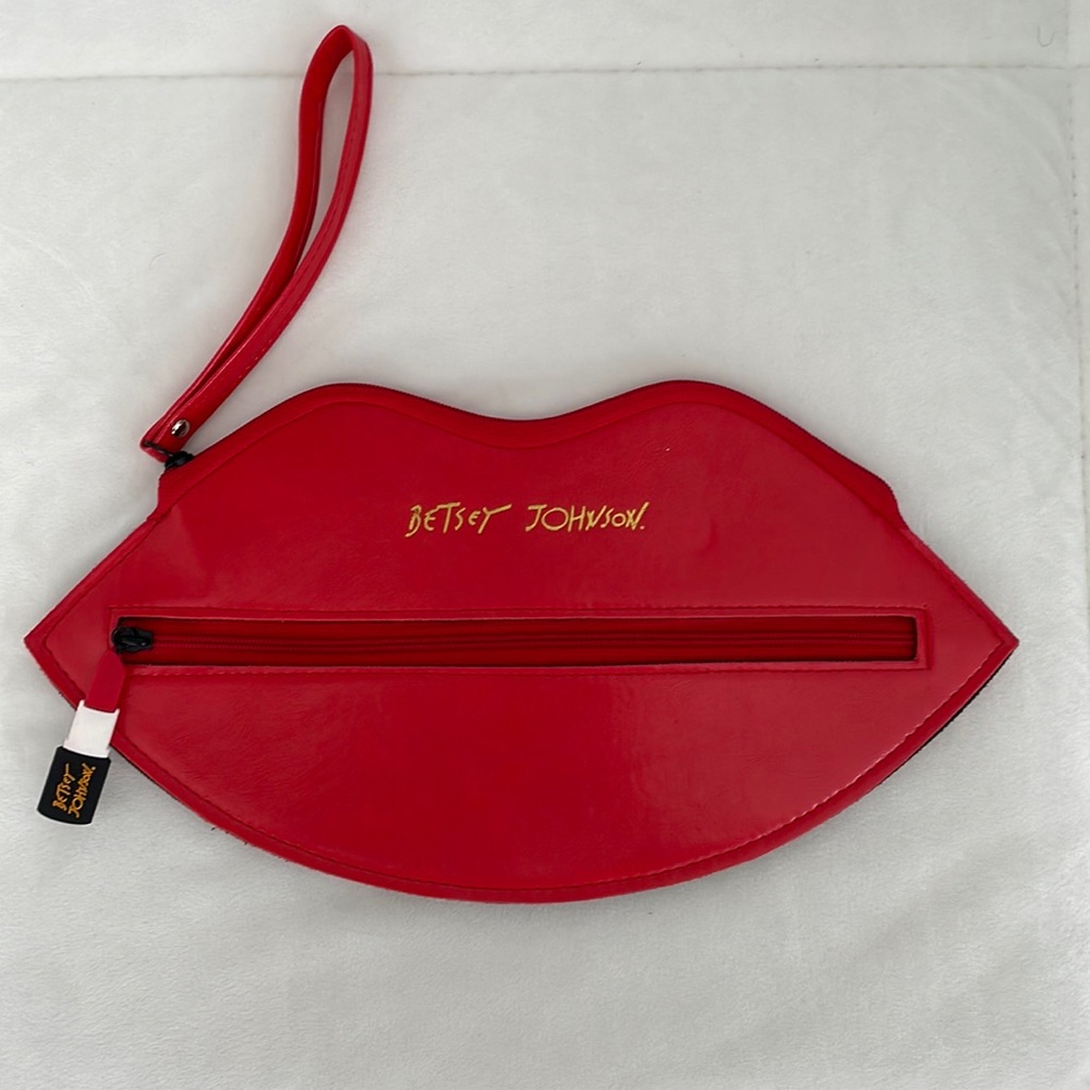 BETSEY JOHNSON Red Lips Wristlet
